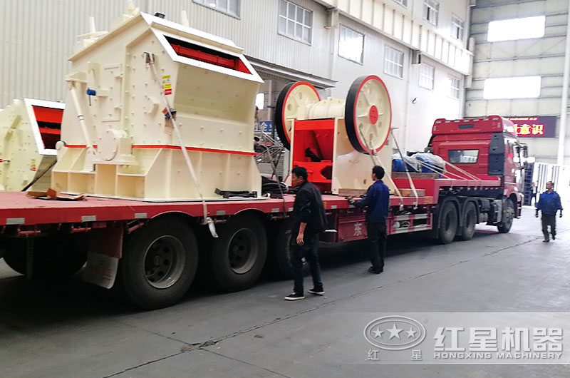 河南开云手机在线登陆入口石子加工机器装车，准备发货