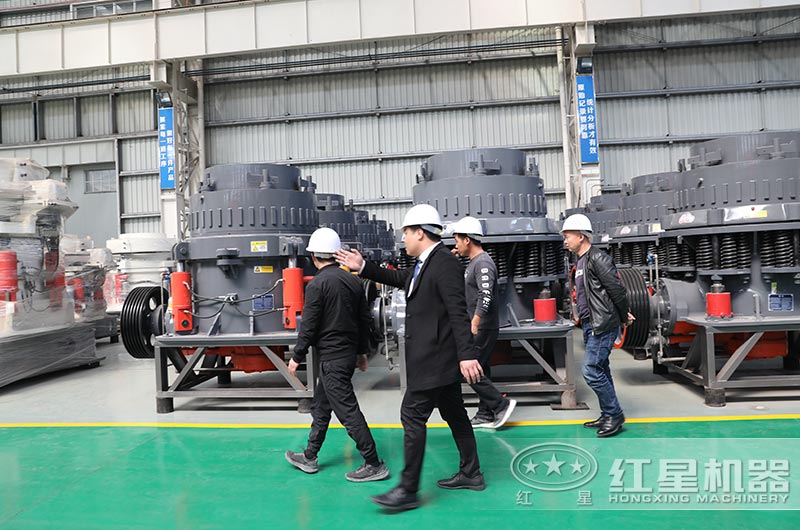 开云手机在线登陆入口客户到厂参观圆锥破碎机